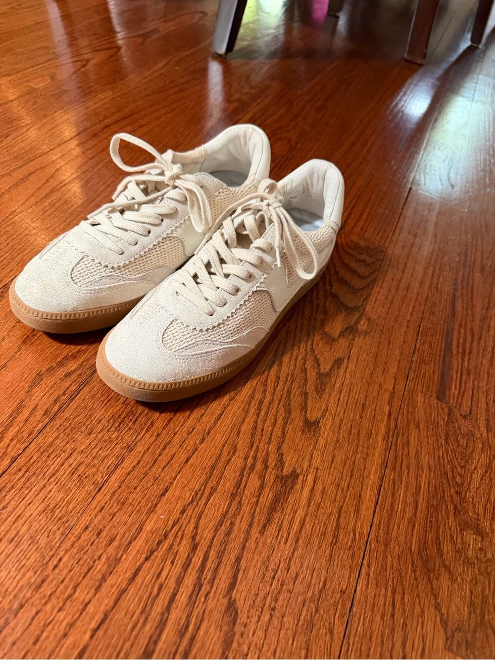 Cream Lace-Up Casual Dolce Vita Sneakers